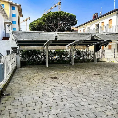 Giorgio - Giardino Privato - A Pochi Passi Dal Mare Jesolo